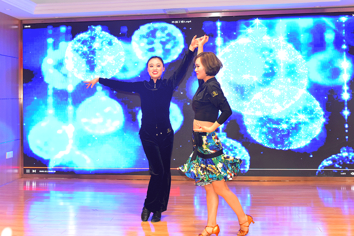 活力四射的劲歌热舞